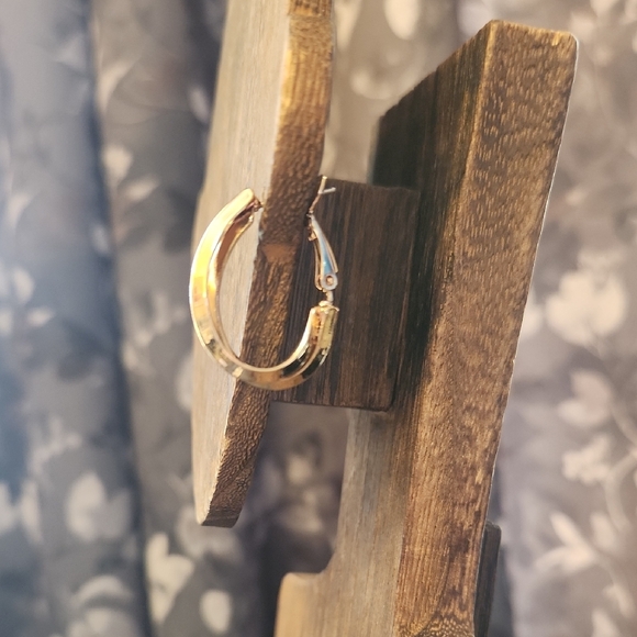 Ear Sense Gold Hoop Earrings for Sensitive Ears - Picture 3 of 5